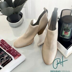Jeffrey Campbell Cream Heeled Boots Sleek Design size 10